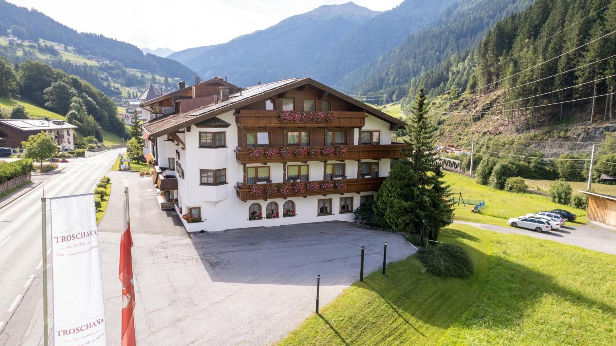 Hotel Troschana Flirsch Buitenkant foto