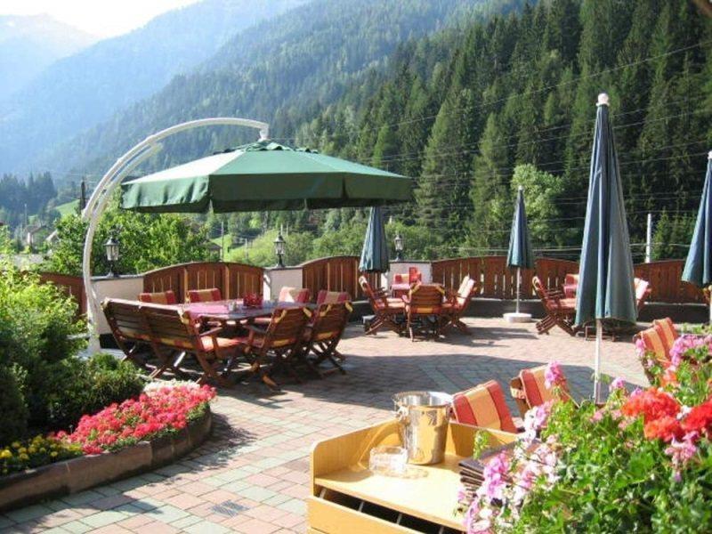 Hotel Troschana Flirsch Buitenkant foto